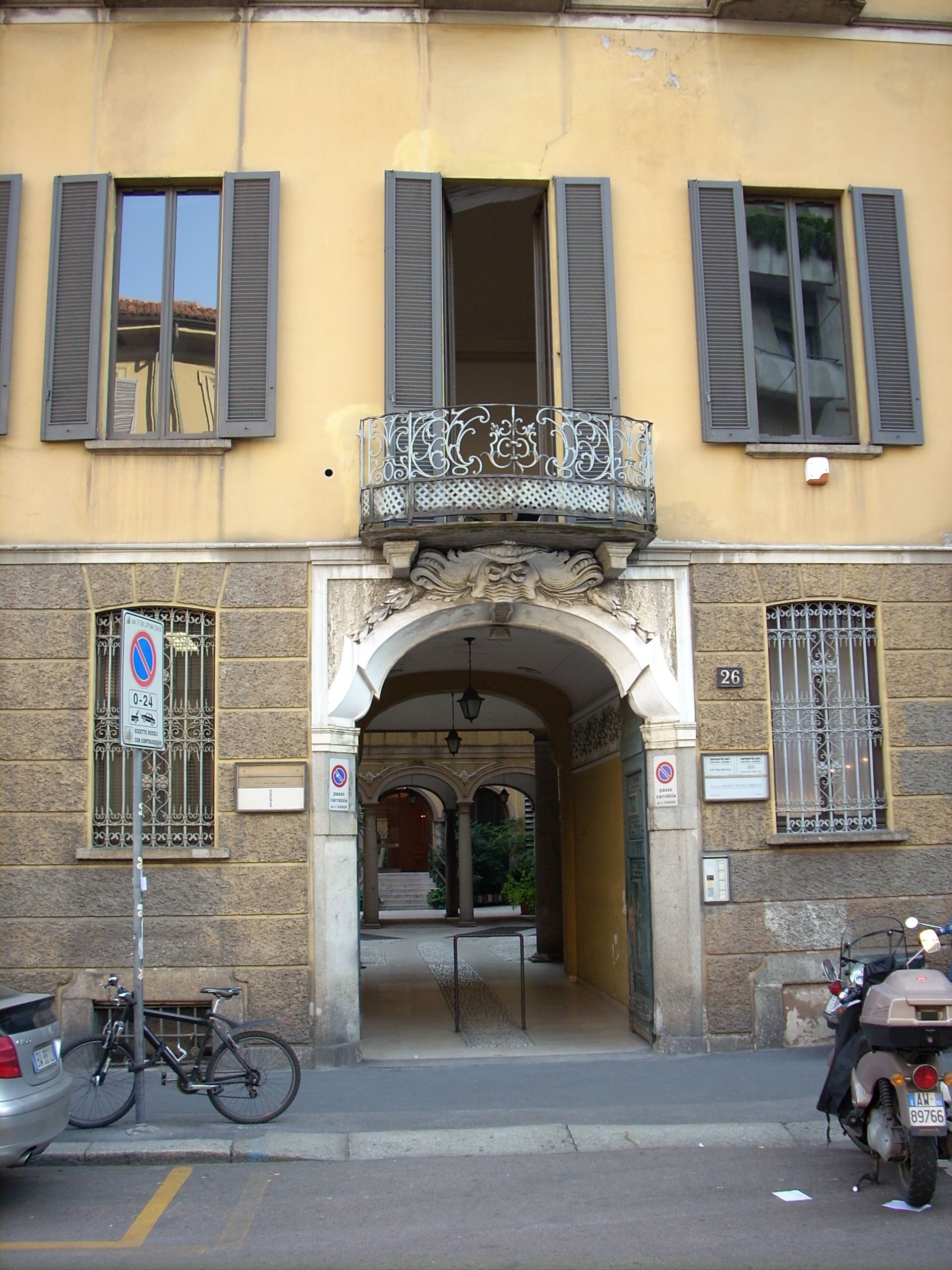 Palazzo Settala, via Pantano 26, Milan - 03.JPG